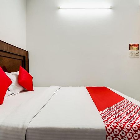 Oyo 7781 Hotel Sai International Нью-Дели Экстерьер фото